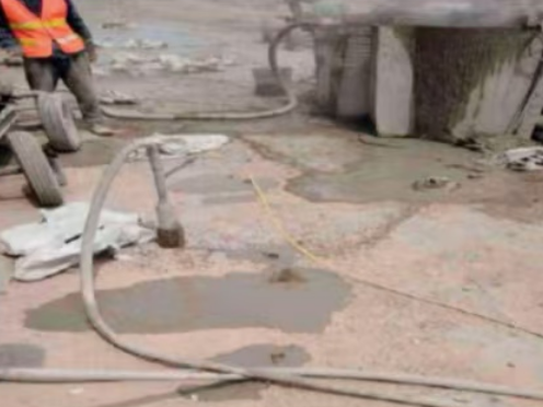 北泉镇水泥混凝土路面板底注浆技术 路面脱空注浆整治方案