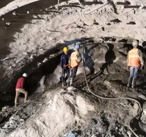 北泉镇拱顶带模注浆料的施工流程及注意事项